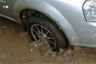 泥淖的意思、造句、近义词