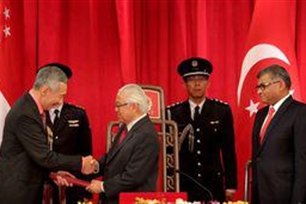 连任的意思、造句、近义词