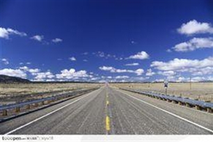 宽广的意思、造句、反义词