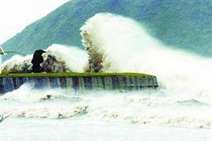 推波助澜的意思、造句、反义词