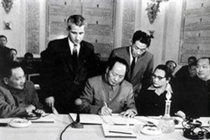 另起炉灶的意思、造句、反义词