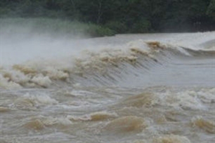 急流的意思、造句、近义词